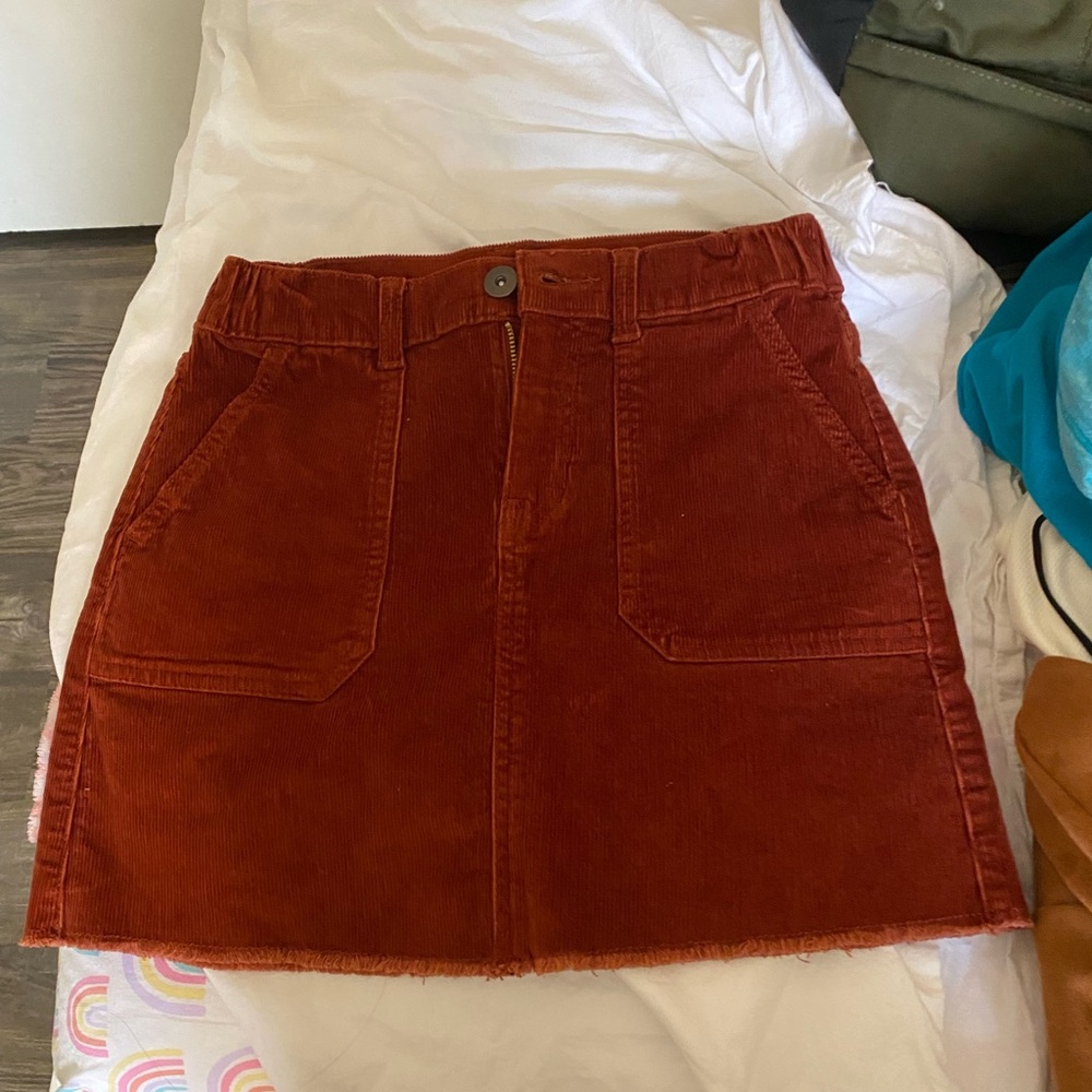 Women skirt it’s size 3-5